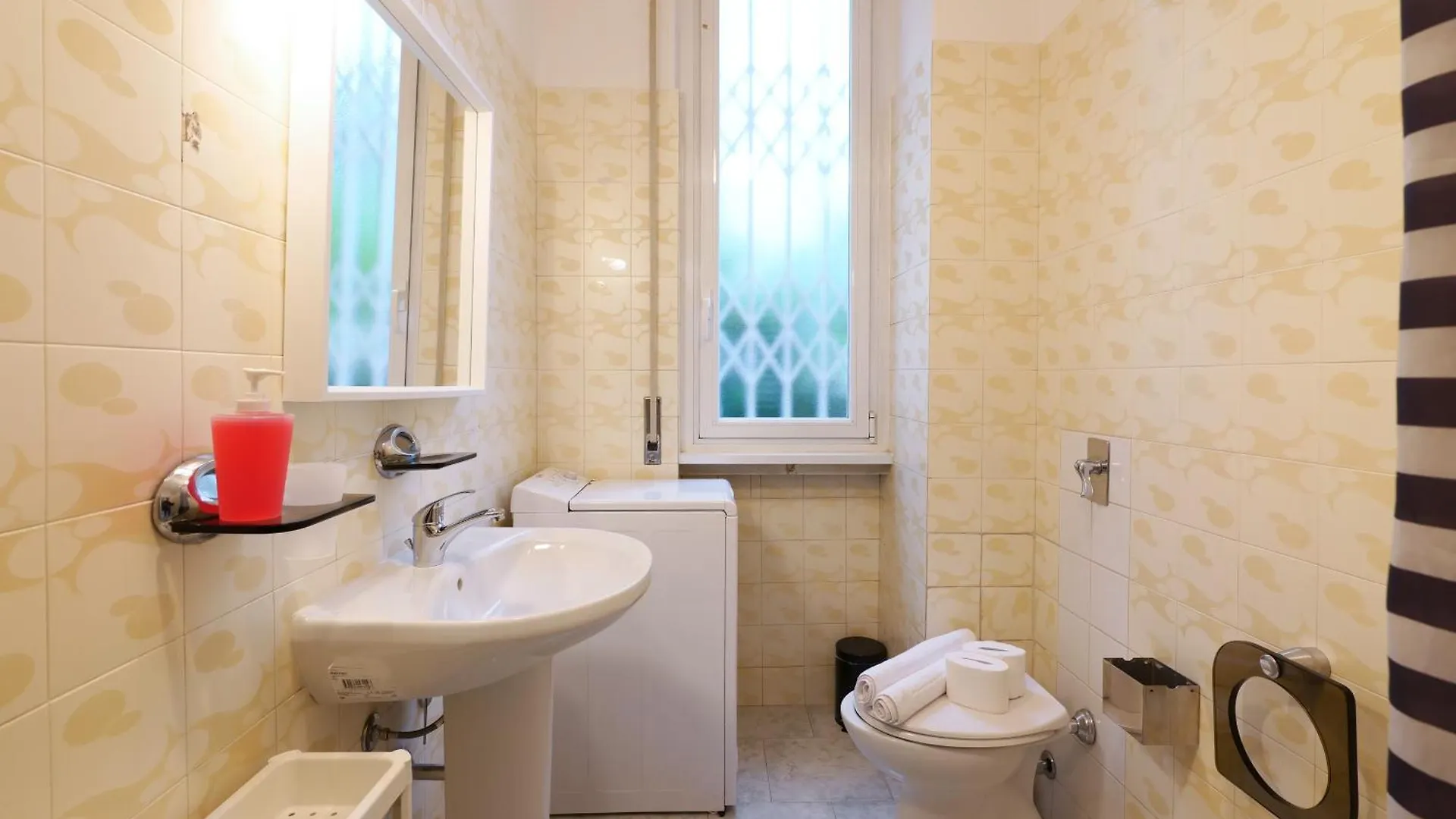 Apartamento Primopiano - Brenta Milán 0*,  Italia
